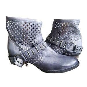 Very Volatile Wester Boots Women's Size 10 Gray Distressed Leather Stud Harness